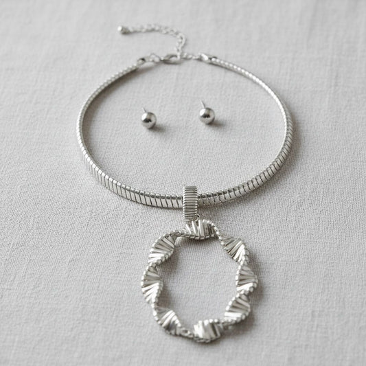 Choker Silver Ribbed Link Twisted Pendant Necklace